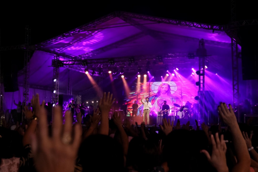Festa da Padroeira de Parnamirim reúne multidão em show dos padres Nunes e Fábio de Melo