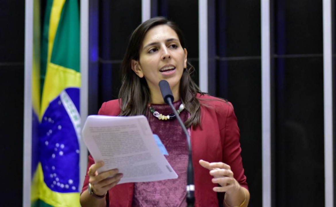 Natália Bonavides é a única parlamentar do RN na comissão que vai debater isenção do IR na Câmara