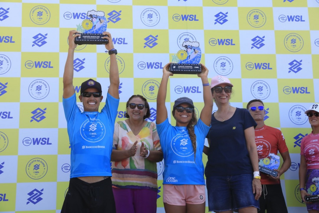 Fátima Bezerra comemora título de atleta potiguar no surfe