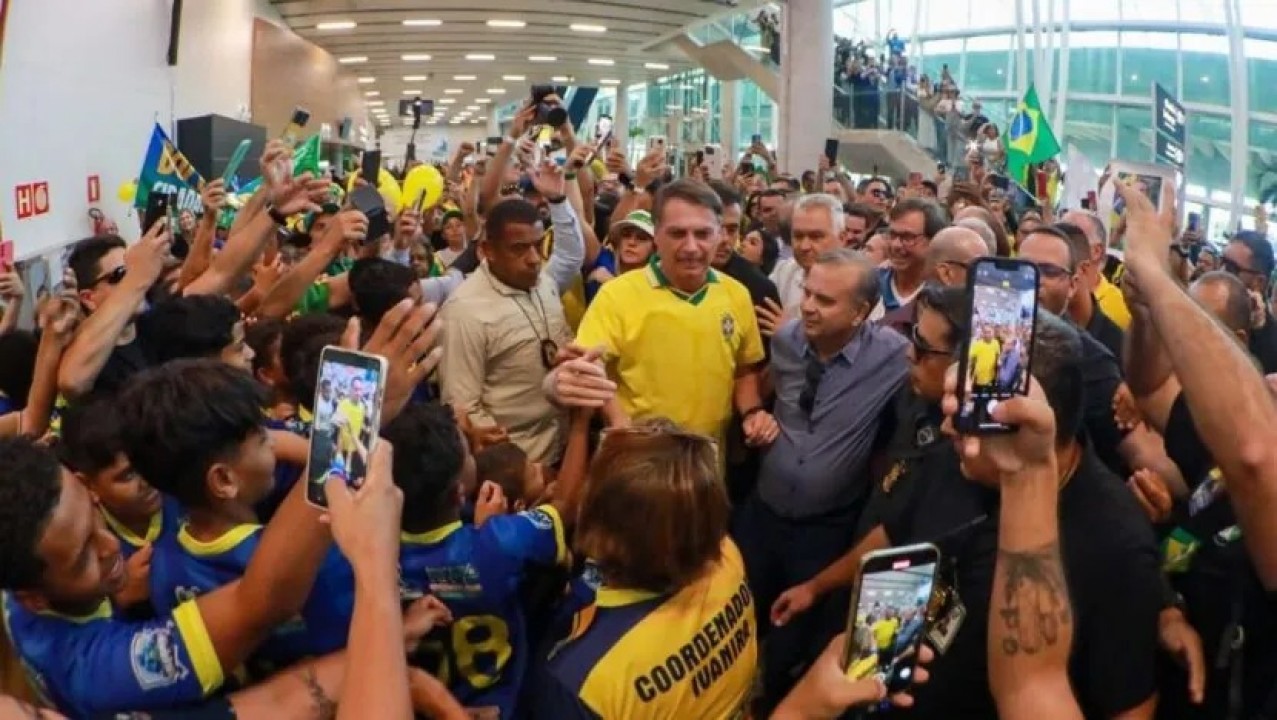 Em Natal, Bolsonaro recebe títulos de cidadania natalense e potiguar
